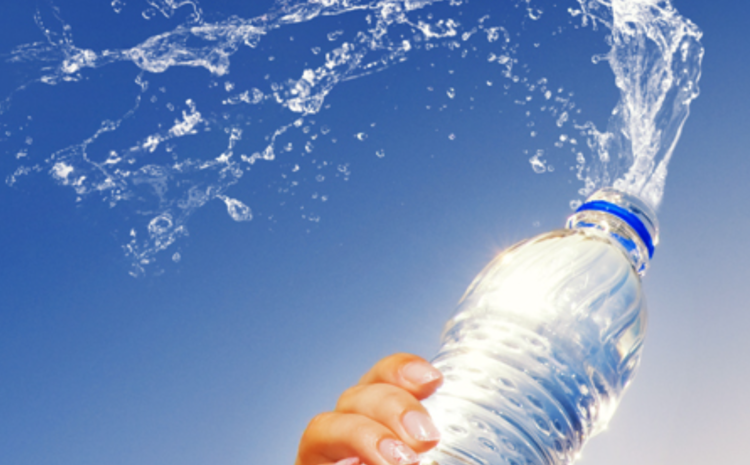 Cinco razones para incluir el agua mineral en tu vida diaria